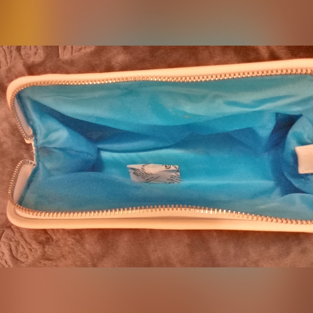 Rodan+Fields bag. - Picture 2 of 5